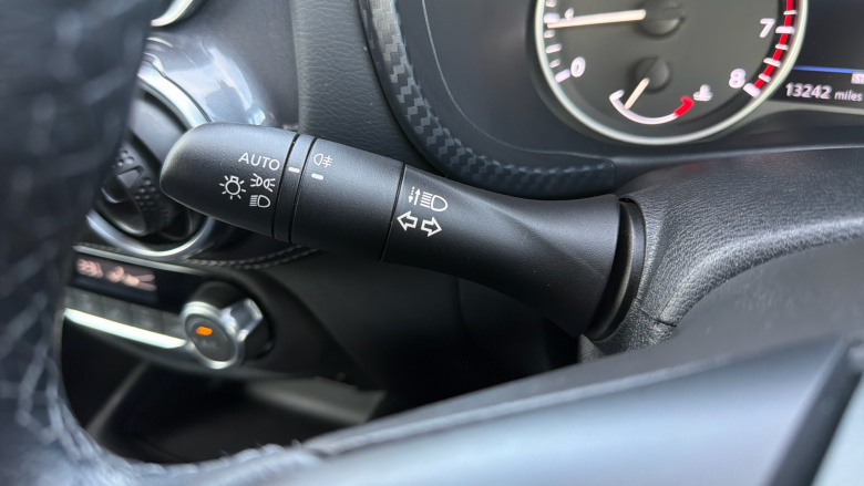 Nissan Juke 1.0 DiG-T 114 N-Connecta 5dr Petrol Hatchback